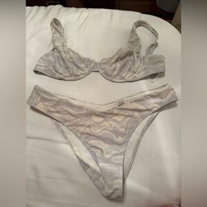 Abercrombie & Fitch White and Light Gray Swirl Bikini Top